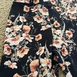 Beautiful pants with flower print. size 4, H&M brand